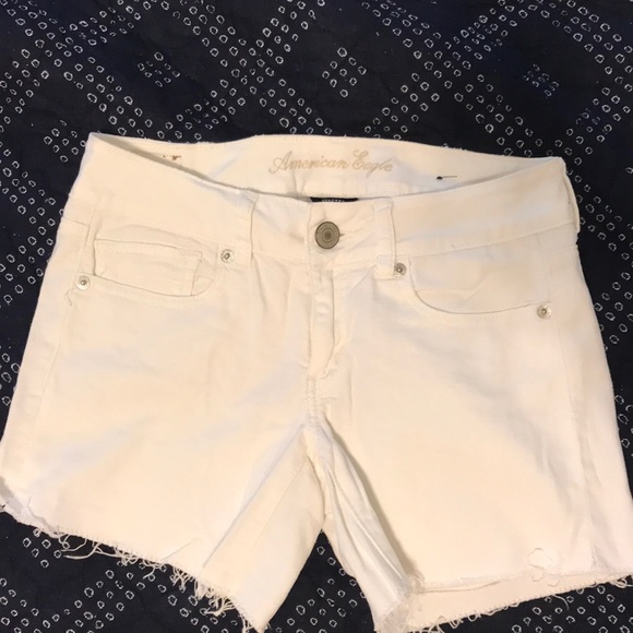 American Eagle white denim shorts size 2 - Picture 2 of 3